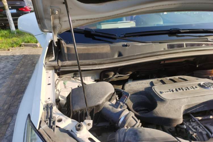 Used Buick Encore 2014 1.4T Automatic Two-Wheel Drive Urban Elite Model Engine Bay Right