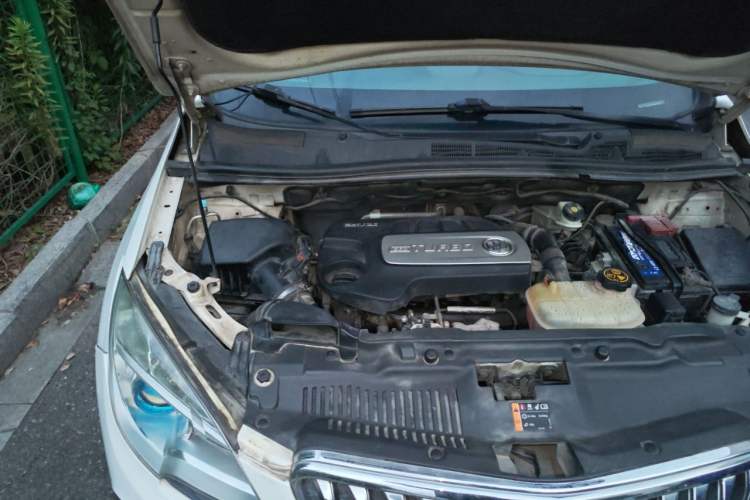 Used Buick Encore 2014 1.4T Automatic Two-Wheel Drive Urban Elite Model Engine Bay Right