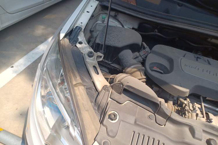 Used Buick Encore 2014 1.4T Manual Two-Wheel Drive Urban Advanced Model Engine Bay Right