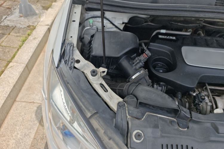 Used Buick Encore 2014 1.4T Automatic Two-Wheel Drive Urban Elite Model Engine Bay Right