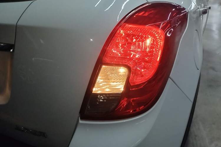 Used Buick Encore 2014 1.4T Automatic Two-Wheel Drive Urban Leading Model Exterior 3