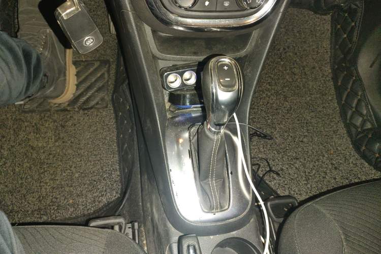 Used Buick Encore 2014 1.4T Automatic Two-Wheel Drive Urban Elite Model Gear Lever