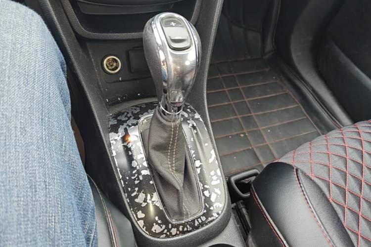 Used Buick Encore 2014 1.4T Automatic Two-Wheel Drive Urban Elite Model Gear Lever