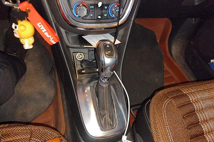 Used Buick Encore 2014 1.4T Automatic Two-Wheel Drive Urban Leading Model Gear Lever