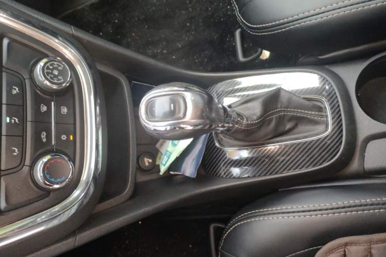 Used Buick Encore 2014 1.4T Automatic Two-Wheel Drive Urban Elite Model Gear Lever