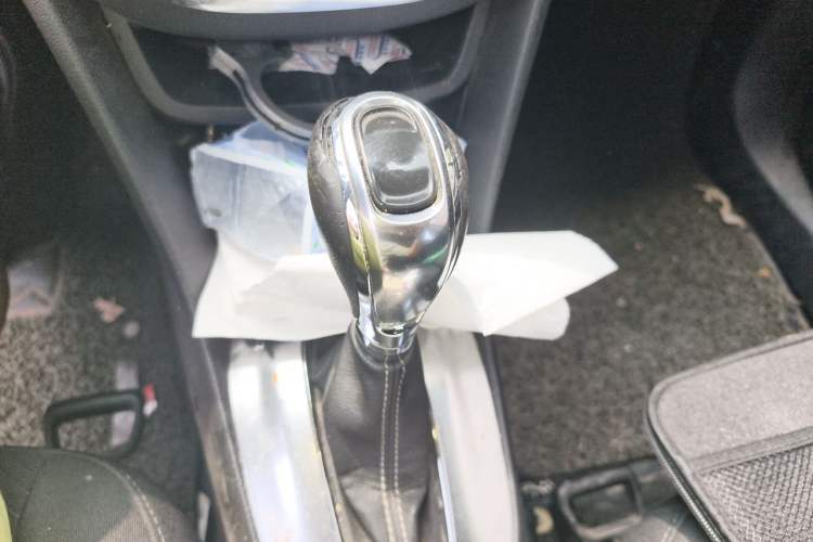 Used Buick Encore 2014 1.4T Automatic Two-Wheel Drive Urban Elite Model Gear Lever