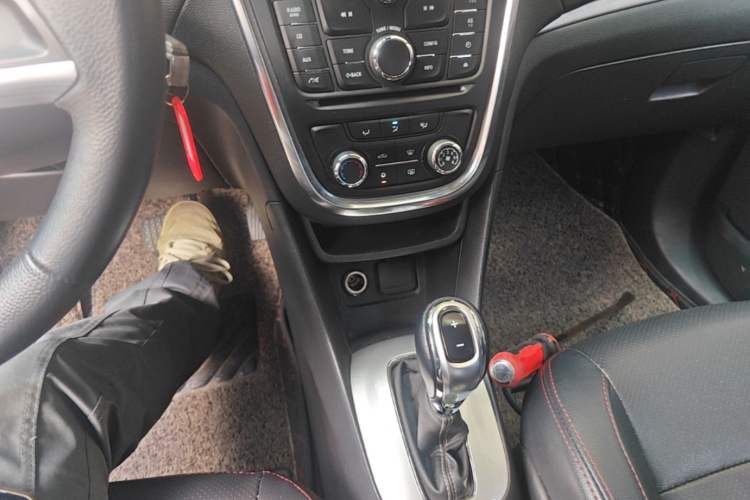Used Buick Encore 2014 1.4T Automatic Two-Wheel Drive Urban Elite Model Gear Lever