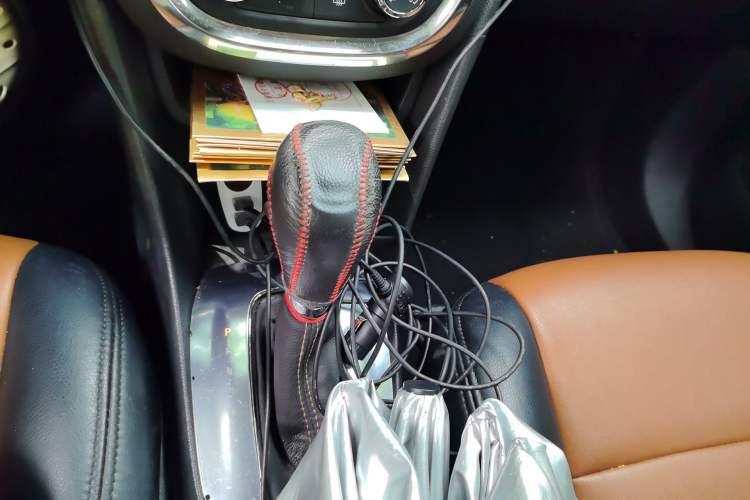 Used Buick Encore 2014 1.4T Automatic Two-Wheel Drive Urban Elite Model Gear Lever