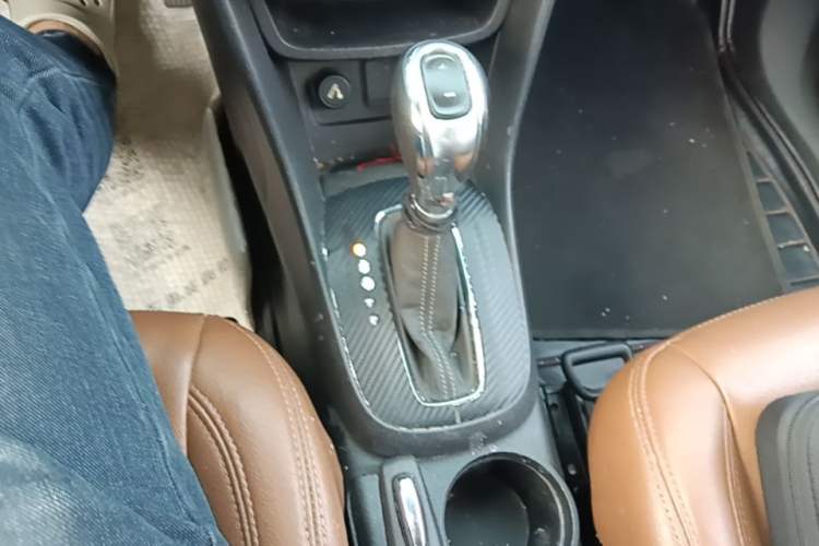 Used Buick Encore 2014 1.4T Automatic Two-Wheel Drive Urban Elite Model Gear Lever