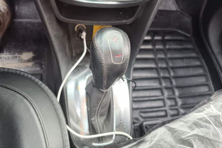 Used Buick Encore 2014 1.4T Automatic Two-Wheel Drive Urban Elite Model Gear Lever