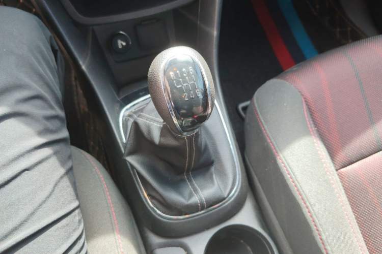 Used Buick Encore 2014 1.4T Manual Two-Wheel Drive Urban Advanced Model Gear Lever