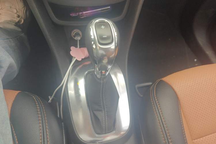 Used Buick Encore 2014 1.4T Automatic Two-Wheel Drive Urban Elite Model Gear Lever