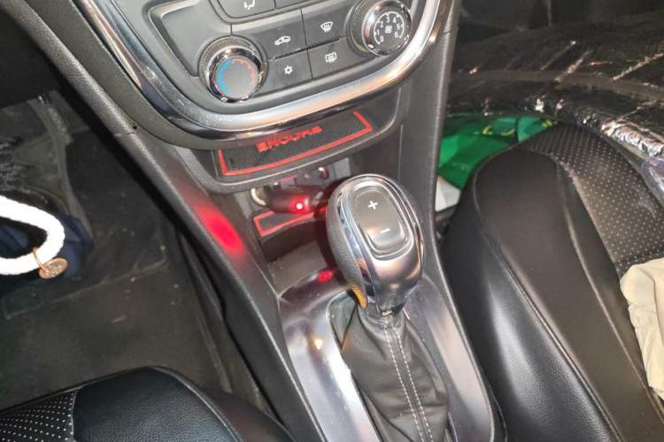 Used Buick Encore 2014 1.4T Automatic Two-Wheel Drive Urban Elite Model Gear Lever