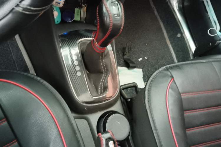 Used Buick Encore 2014 1.4T Automatic Two-Wheel Drive Urban Elite Model Gear Lever