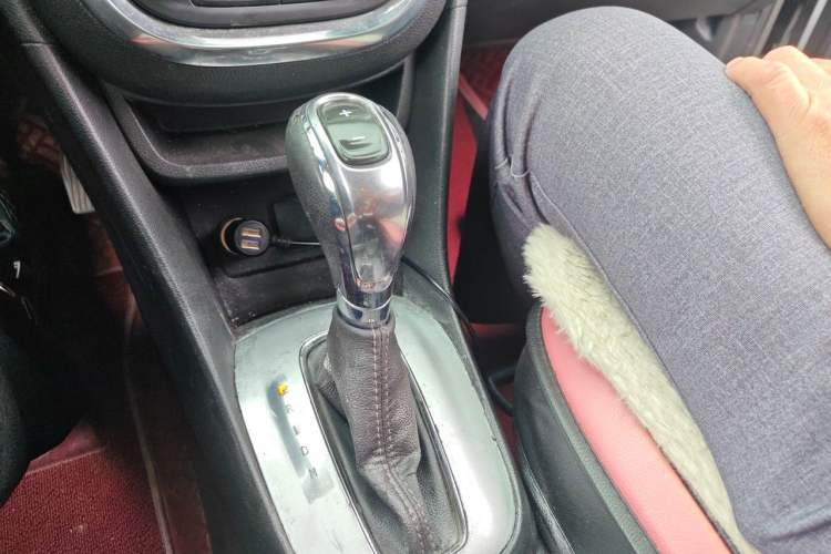 Used Buick Encore 2014 1.4T Automatic Two-Wheel Drive Urban Elite Model Gear Lever