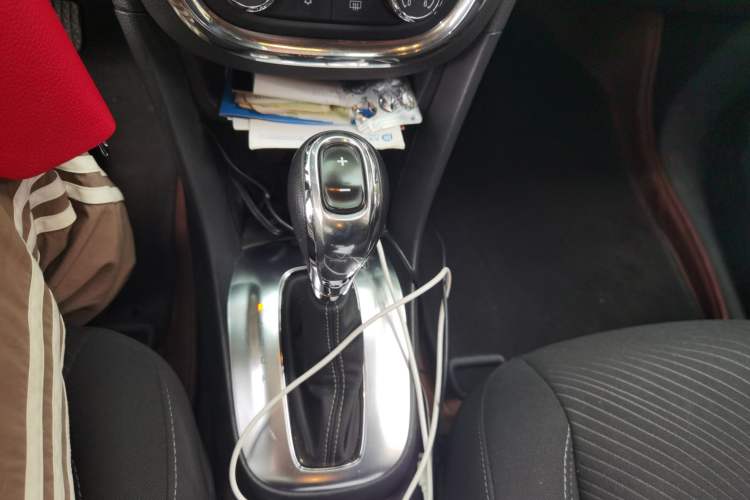 Used Buick Encore 2014 1.4T Automatic Two-Wheel Drive Urban Elite Model Gear Lever