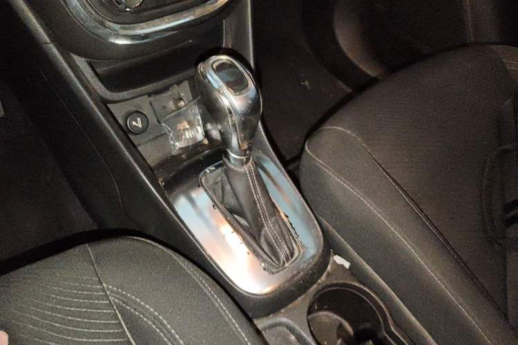 Used Buick Encore 2014 1.4T Automatic Two-Wheel Drive Urban Elite Model Gear Lever