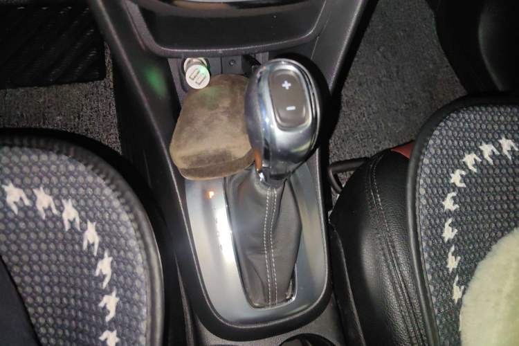 Used Buick Encore 2014 1.4T Automatic Two-Wheel Drive Urban Elite Model Gear Lever