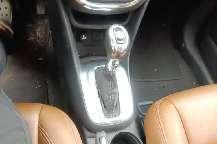 Used Buick Encore 2014 1.4T Automatic Two-Wheel Drive Urban Elite Model Gear Lever