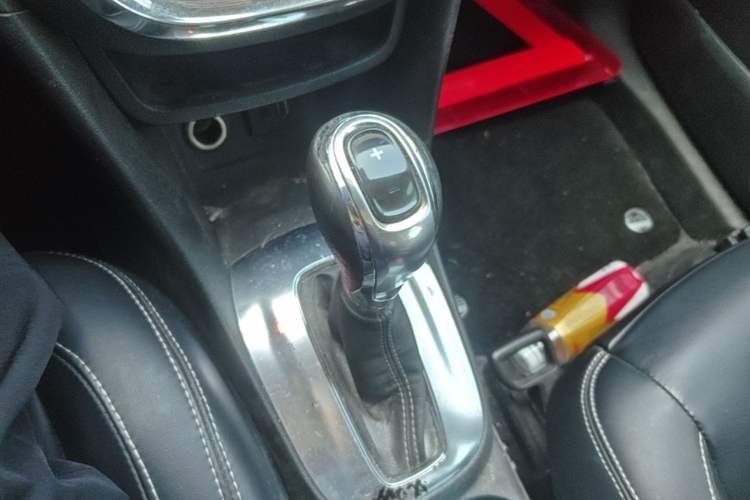 Used Buick Encore 2014 1.4T Automatic Two-Wheel Drive Urban Elite Model Gear Lever
