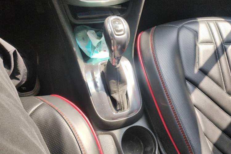 Used Buick Encore 2014 1.4T Automatic Two-Wheel Drive Urban Elite Model Gear Lever