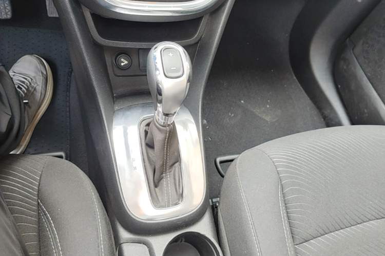 Used Buick Encore 2014 1.4T Automatic Two-Wheel Drive Urban Elite Model Gear Lever