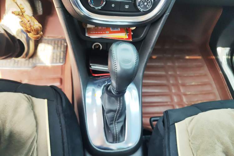 Used Buick Encore 2014 1.4T Automatic Two-Wheel Drive Urban Elite Model Gear Lever