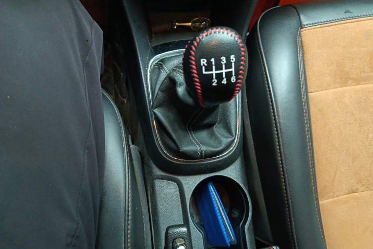 Used Buick Encore 2014 1.4T Manual Two-Wheel Drive Urban Sport Model Gear Lever