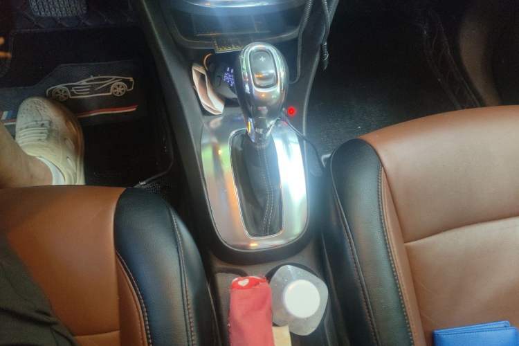 Used Buick Encore 2014 1.4T Automatic Two-Wheel Drive Urban Elite Model Gear Lever
