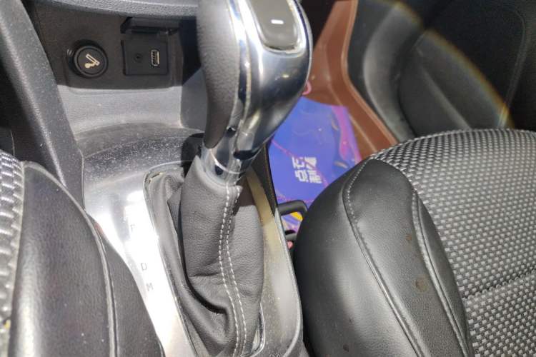 Used Buick Encore 2014 1.4T Automatic Two-Wheel Drive Urban Elite Model Gear Lever