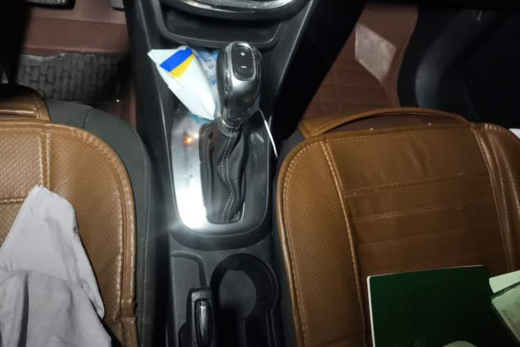 Used Buick Encore 2014 1.4T Automatic Two-Wheel Drive Urban Elite Model Gear Lever