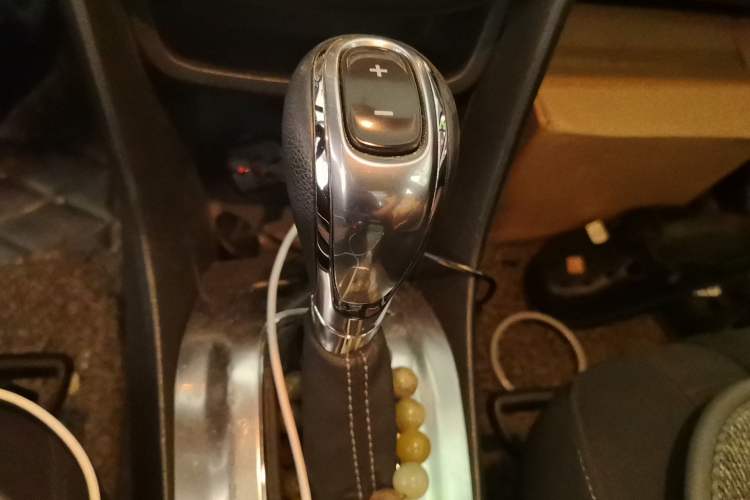 Used Buick Encore 2014 1.4T Automatic Two-Wheel Drive Urban Elite Model Gear Lever