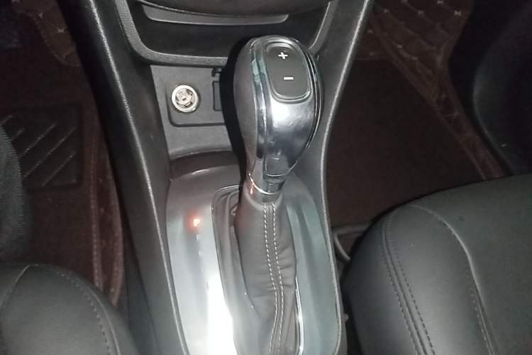 Used Buick Encore 2014 1.4T Automatic Two-Wheel Drive Urban Elite Model Gear Lever