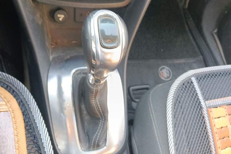 Used Buick Encore 2014 1.4T Automatic Two-Wheel Drive Urban Elite Model Gear Lever