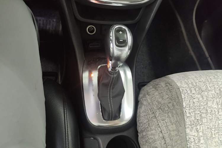 Used Buick Encore 2014 1.4T Automatic Two-Wheel Drive Urban Elite Model Gear Lever