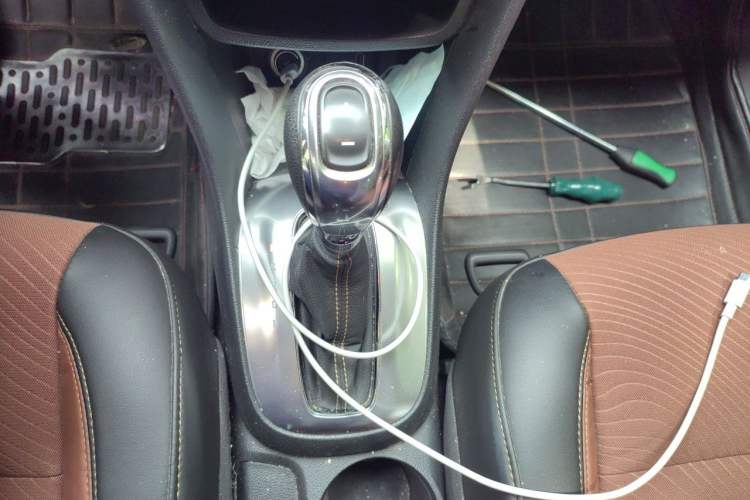 Used Buick Encore 2014 1.4T Automatic Two-Wheel Drive Urban Leading Model Gear Lever