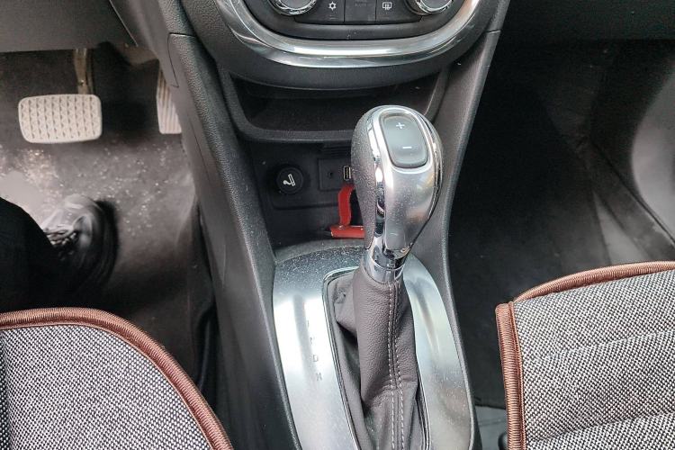 Used Buick Encore 2014 1.4T Automatic Two-Wheel Drive Urban Leading Model Gear Lever