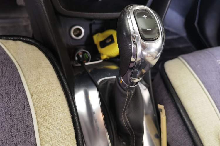 Used Buick Encore 2014 1.4T Automatic Two-Wheel Drive Urban Elite Model Gear Lever