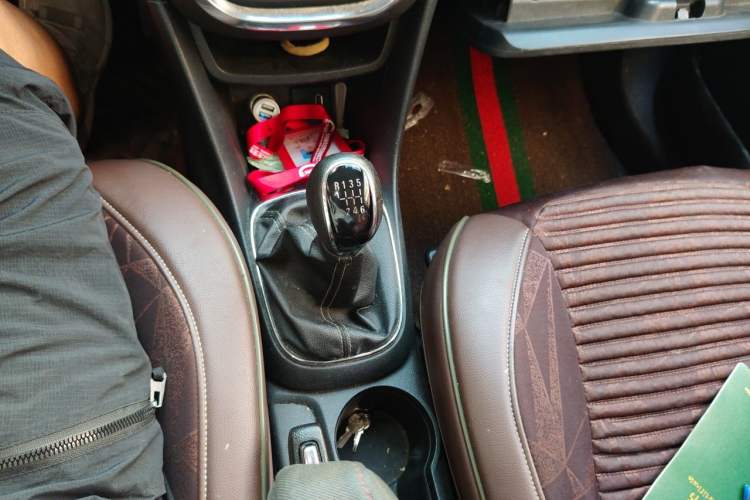 Used Buick Encore 2014 1.4T Manual Two-Wheel Drive Urban Advanced Model Gear Lever