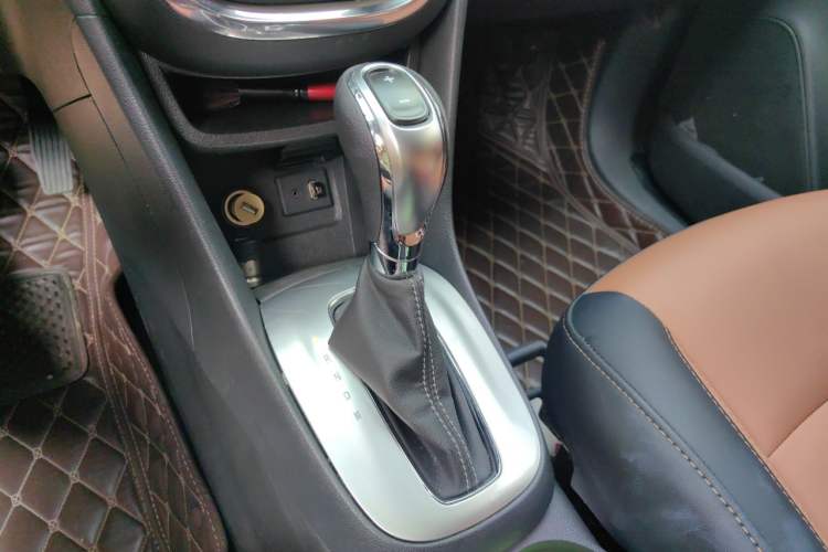 Used Buick Encore 2014 1.4T Automatic Two-Wheel Drive Urban Elite Model Gear Lever
