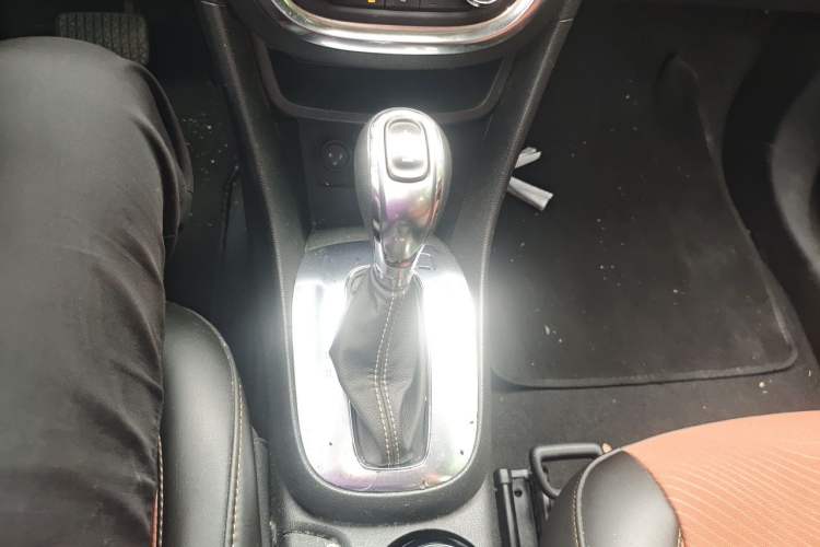 Used Buick Encore 2014 1.4T Automatic Two-Wheel Drive Urban Leading Model Gear Lever