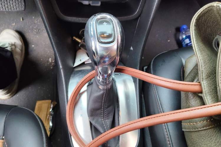 Used Buick Encore 2014 1.4T Automatic Two-Wheel Drive Urban Leading Model Gear Lever