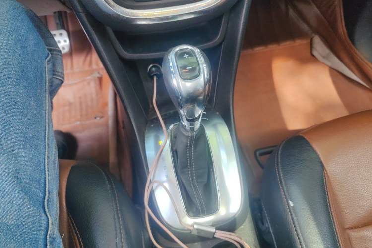 Used Buick Encore 2014 1.4T Automatic Two-Wheel Drive Urban Elite Model Gear Lever