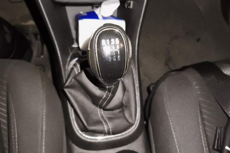 Used Buick Encore 2014 1.4T Manual Two-Wheel Drive Urban Advanced Model Gear Lever
