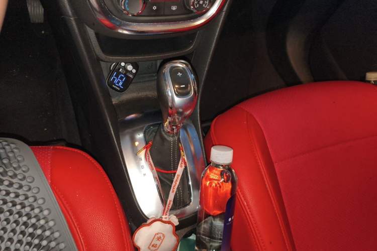 Used Buick Encore 2014 1.4T Automatic Two-Wheel Drive Urban Elite Model Gear Lever