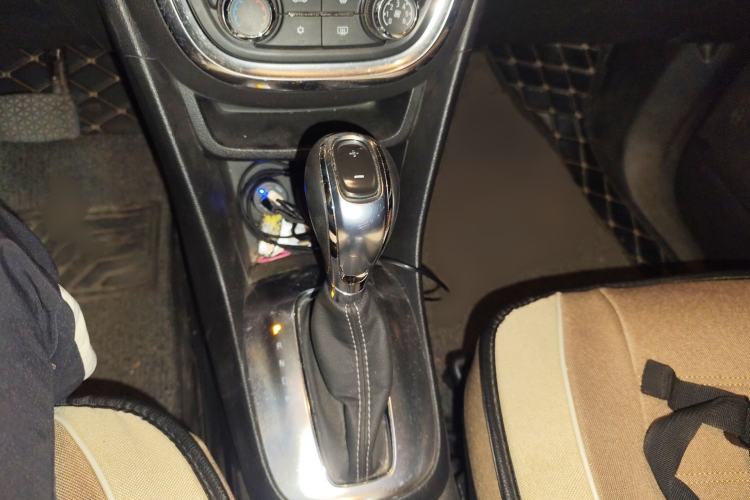 Used Buick Encore 2014 1.4T Automatic Two-Wheel Drive Urban Elite Model Gear Lever
