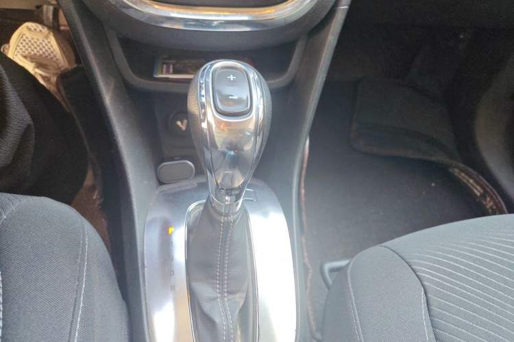 Used Buick Encore 2014 1.4T Automatic Two-Wheel Drive Urban Elite Model Gear Lever