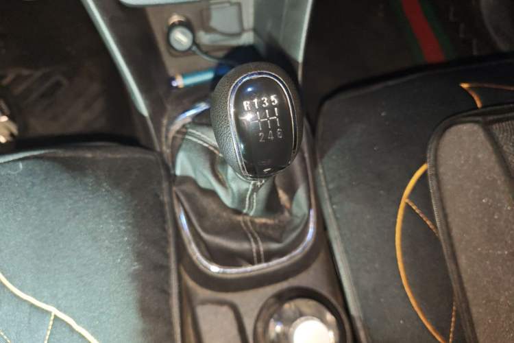 Used Buick Encore 2014 1.4T Manual Two-Wheel Drive Urban Advanced Model Gear Lever