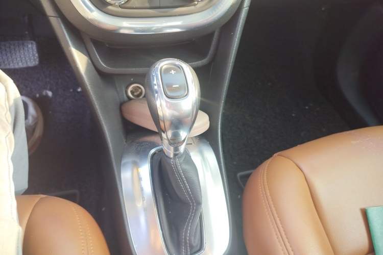 Used Buick Encore 2014 1.4T Automatic Two-Wheel Drive Urban Elite Model Gear Lever
