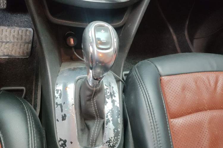 Used Buick Encore 2014 1.4T Automatic Two-Wheel Drive Urban Elite Model Gear Lever